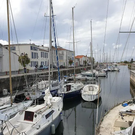 Un Trois Etoiles Entre La Rochelle Et Les Marais Poitevin *