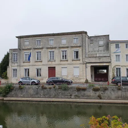 Un Trois Etoiles Entre La Rochelle Et Les Marais Poitevin