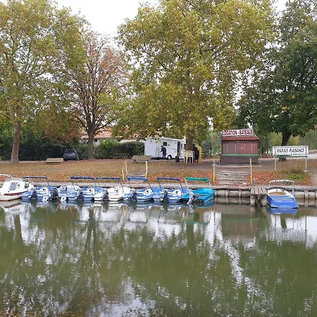 Un Trois Etoiles Entre La Rochelle Et Les Marais Poitevin *