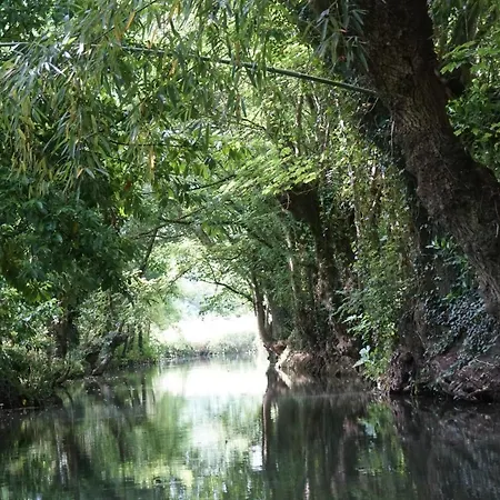 Un Trois Etoiles Entre La Rochelle Et Les Marais Poitevin *
