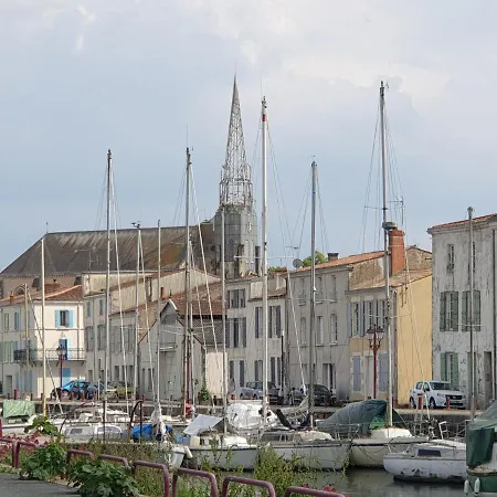 Un Trois Etoiles Entre La Rochelle Et Les Marais Poitevin Apartment *