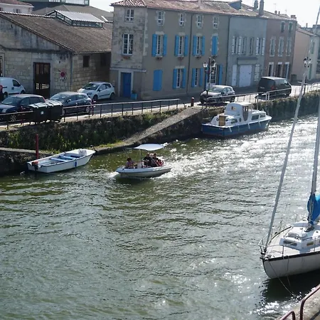 Un Trois Etoiles Entre La Rochelle Et Les Marais Poitevin