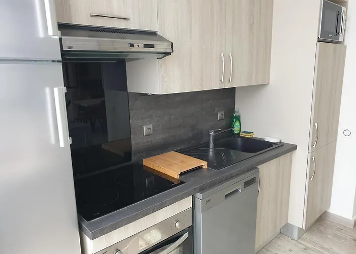 Un Trois Etoiles Entre La Rochelle Et Les Marais Poitevin *