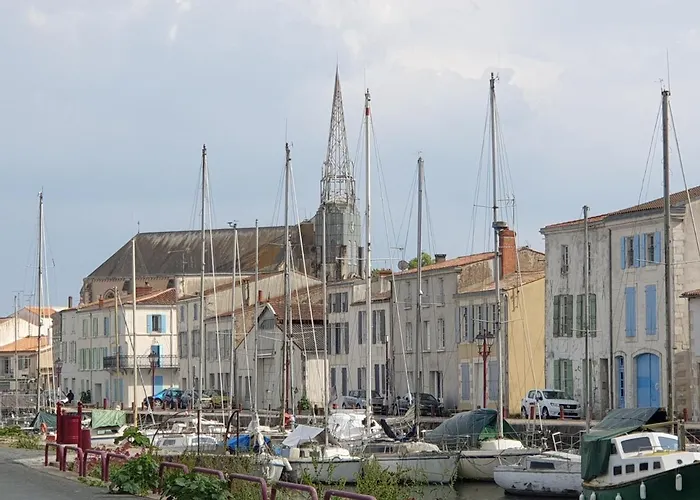 Un Trois Etoiles Entre La Rochelle Et Les Marais Poitevin Apartment *