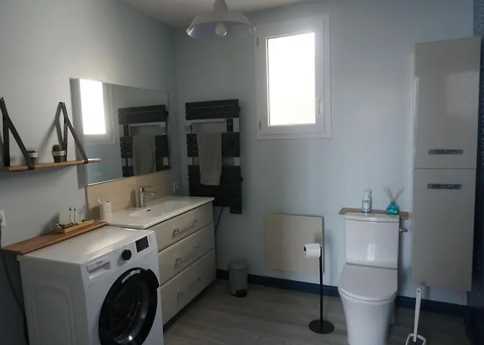 Un Trois Etoiles Entre La Rochelle Et Les Marais Poitevin Marans (Charente-Maritime)