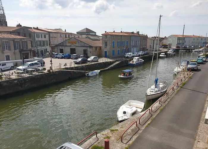 Apartment Un Trois Etoiles Entre La Rochelle Et Les Marais Poitevin *